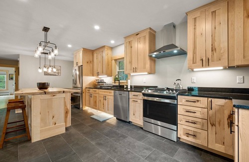 Rangeley House | Tuckamore | Private Waterfront on Beaver Mountain Lake | Hot Tub