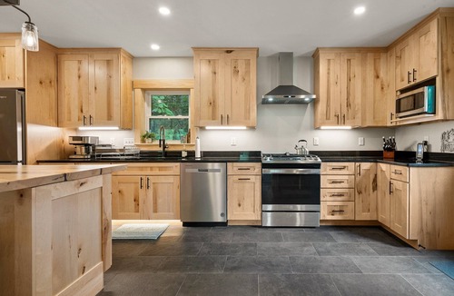 Rangeley House | Tuckamore | Private Waterfront on Beaver Mountain Lake | Hot Tub