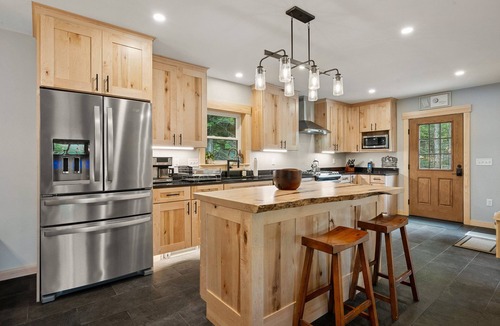 Rangeley House | Tuckamore | Private Waterfront on Beaver Mountain Lake | Hot Tub