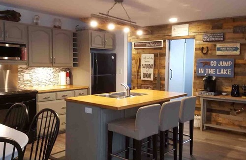Utterson Cottage | TuckAway Rustic Lakefront Cottage in Muskoka
