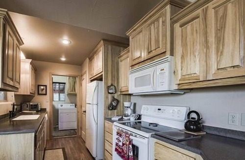Ruidoso Cabin | Tucked Away Cabin | Quiet Forest Haven w/Hot Tub Deck & Cozy Gas Fire Ambiance