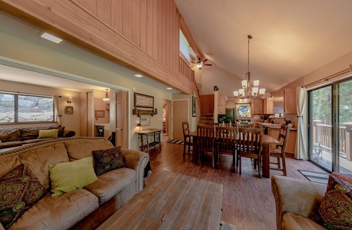 Strawberry Cabin | Tucked Away Cabin with Amazing Views & Pool Table