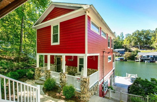 Lake Lure Cottage | Tucked Away Gem: Lakefront, SUP