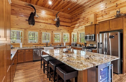 Fort Valley Cabin | Tucked away in the quiet countryside of Fort Valley, GA, the Inn is an ideal setting for corporate retreats, family reunions, or group getaways.