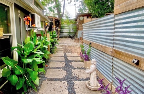 Govalle Apartment | Tucked Away Stay in East ATX