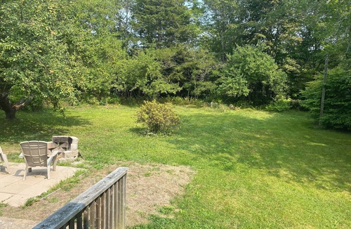 Chester House | Tucked Away Treasure- Cozy 2 bed house, large yard and pets welcome!