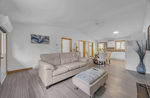 Clifton Royal House | Tucked Away, Walk to Beach, Pet Friendly, Relax