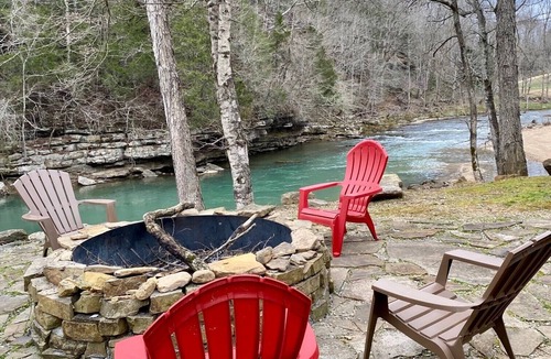 Byrdstown House | Tucked in nature riverside-fire pit, hiking, fishing, boating