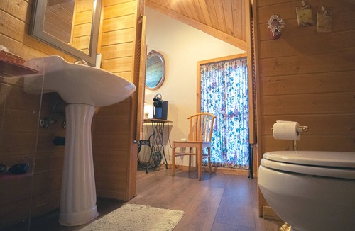 Julian Cabin | Tucker Peak Lodge