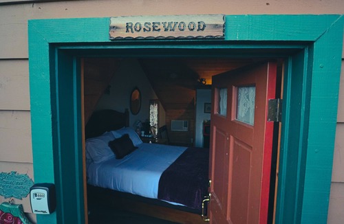 Julian Cabin | Tucker Peak Lodge