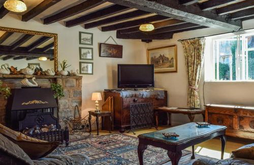 Ardens Grafton House | Tudor Cottage