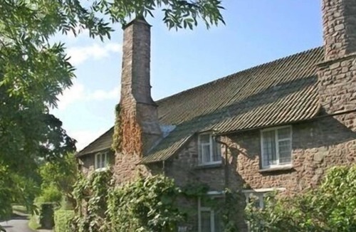 Bossington Bed & Breakfast | Tudor Cottage