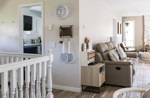 Rexburg House | Tudor Cottage with a King Suite