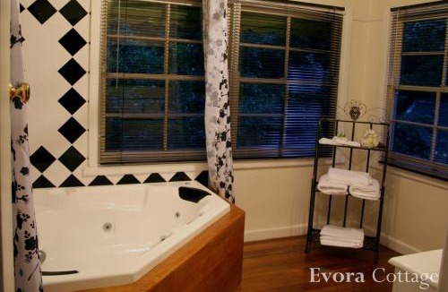 Mount Dandenong House | Tudor Cottages