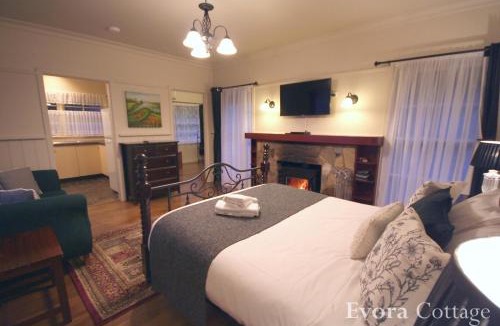 Mount Dandenong House | Tudor Cottages