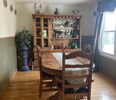 Cochrane House | Tudor House Bed and Breakfast