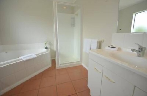 Hawera Hotel | Tudor Lodge Motel