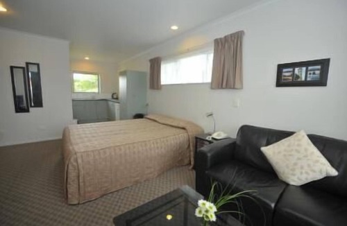 Hawera Hotel | Tudor Lodge Motel