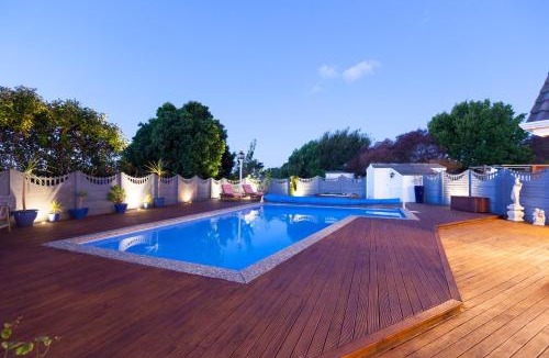 Paraparaumu Beach Bed & Breakfast | Tudor Manor Bed & Breakfast