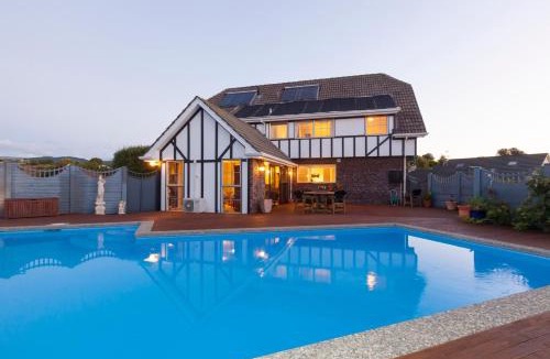 Paraparaumu Beach Bed & Breakfast | Tudor Manor Bed & Breakfast