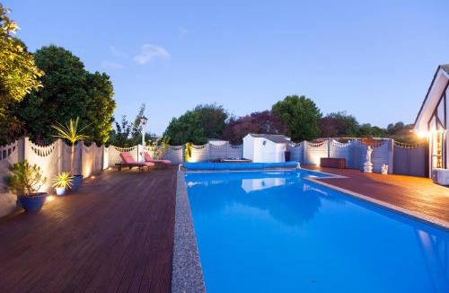 Paraparaumu Beach Bed & Breakfast | Tudor Manor Bed & Breakfast