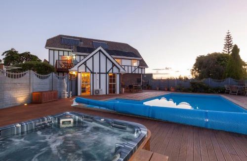 Paraparaumu Beach Bed & Breakfast | Tudor Manor Bed & Breakfast