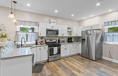 East Lansdowne House | Tudor Place