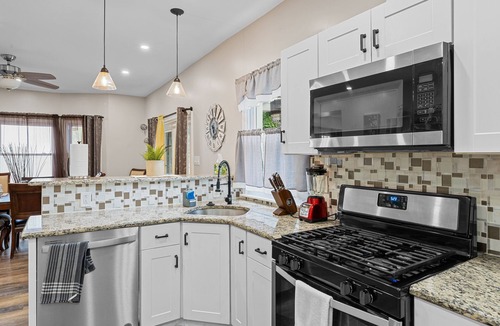 East Lansdowne House | Tudor Place