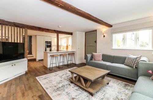 Chipperfield House | Tuffs Farm Cottage