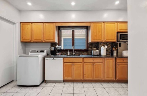 South Medford Condo | Tufts 3 Bed + Free Parking & Workspace