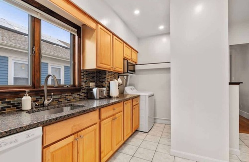 South Medford Condo | Tufts 3 Bed + Free Parking & Workspace