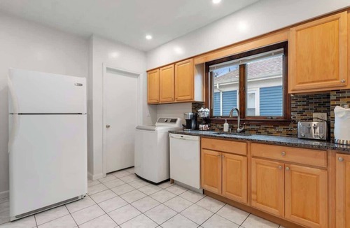 South Medford Condo | Tufts 3 Bed + Free Parking & Workspace