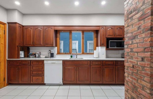 South Medford Condo | Tufts Condo with Office & EV Charger