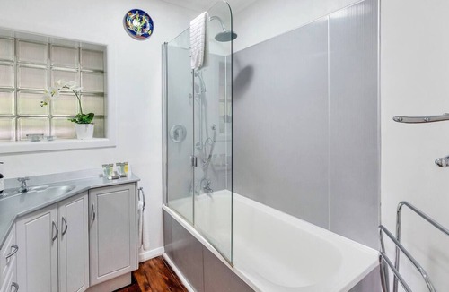 Kohimarama House | Tui Combo - Rustic, quiet, leafy. Close to CBD, forest, beach.