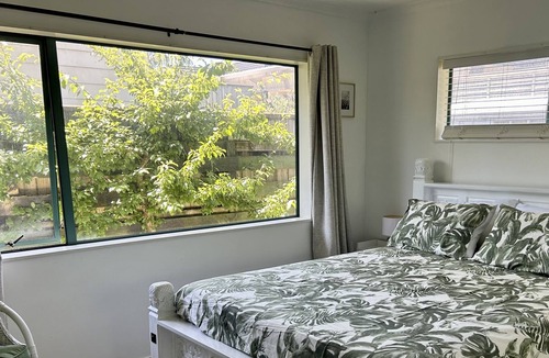 Omanu House | Tui Cottage