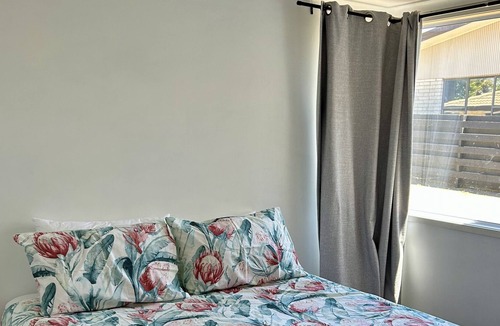 Omanu House | Tui Cottage