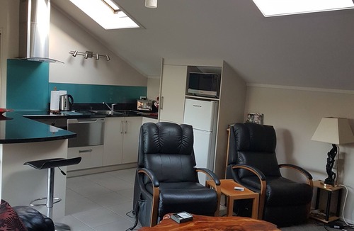 Ngongotaha Apartment | Tui Glen luxury lake side apartment