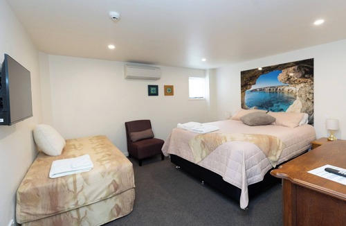 Oakura Bed & Breakfast | Tui Lodge