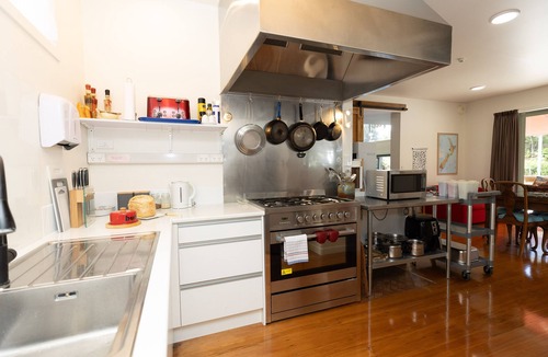 Oakura Bed & Breakfast | Tui Lodge