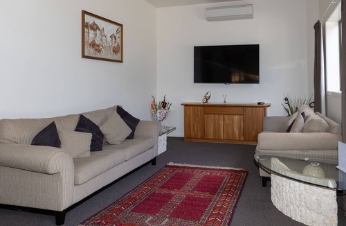 Oakura Bed & Breakfast | Tui Lodge