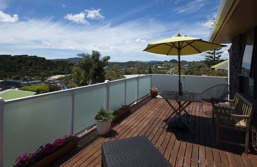 Cable Bay Cabin | Tui's Retreat - Cable Bay Bach