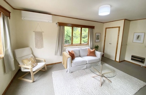 Birkenhead Cabin | Tui Treehouse 6 - Kauri Forrest Treetops