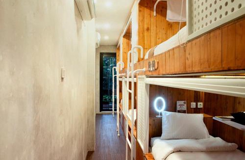 Kebayoran Lama Hostel | Tuju Arteri Pods