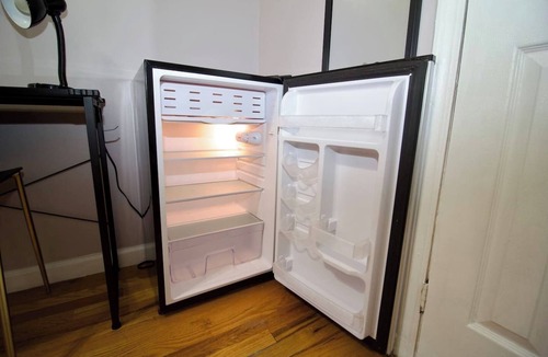 Bedford-Stuyvesant Apartment | Tuk Ahoy - Emerald Suite (2C)