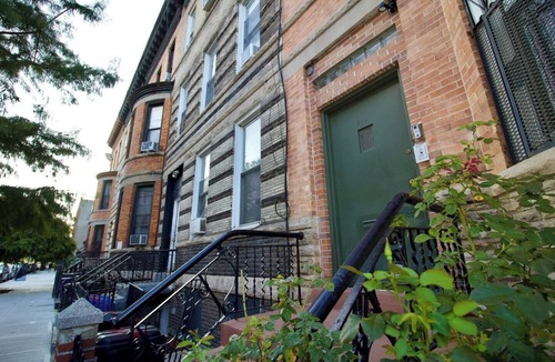 Bedford-Stuyvesant Apartment | Tuk Ahoy - Emerald Suite (2C)