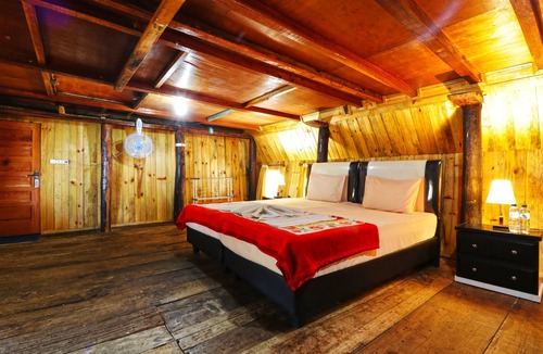 Ambarita House | Tuk Tuk Timbul Bungalows