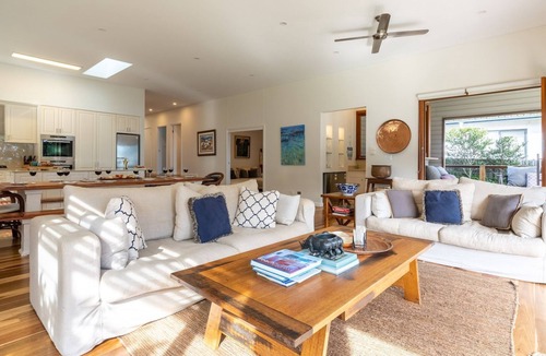 Currarong House | Tula - waterfront reserve