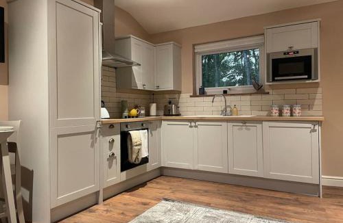 Billingshurst Apartment | Tulip Cottage