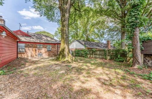 Memphis House | Tulip Tree Cottage