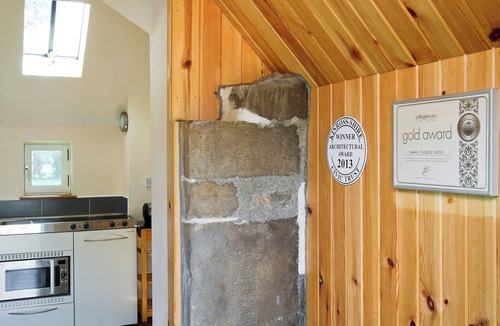 Kinross Cottage | Tullibole Castle Longhouse